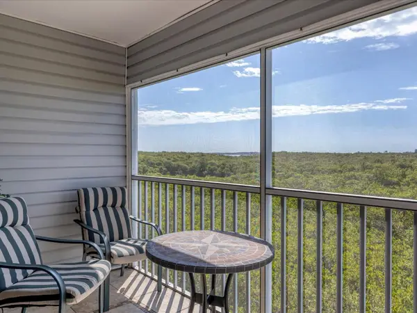 3607 E Bay Drive #206, BRADENTON BEACH, FL 34217