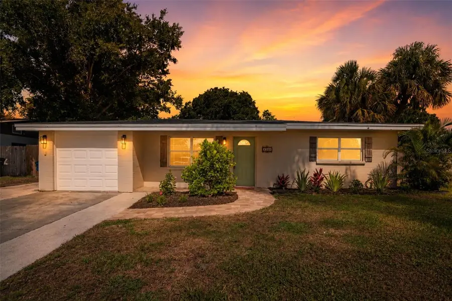 4200 Des Plaines Drive, Sarasota, FL 34233 - #2