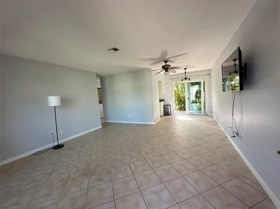2105 Pueblo Circle #V2, Sarasota, FL 34231 - #3