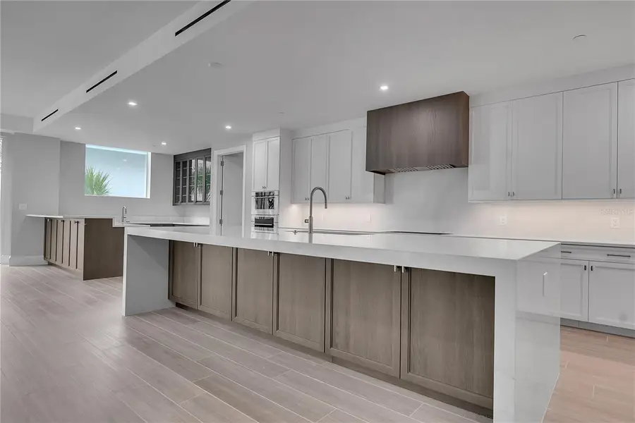 70 Avenida Veneccia #204, Sarasota, FL 34242 - #3