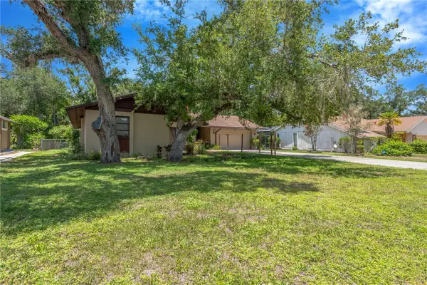 213 Whispering Oaks Court, SARASOTA, FL 34232