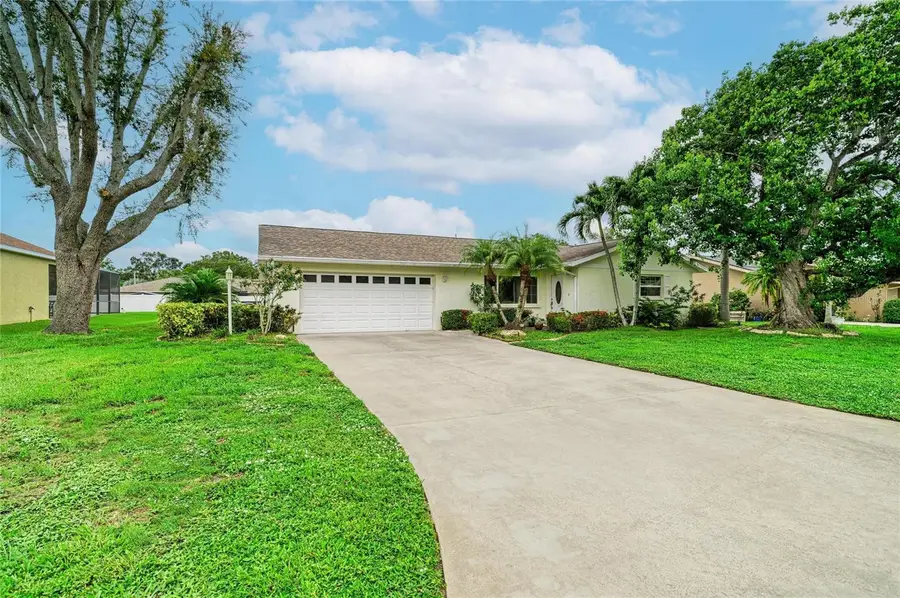 4723 Palm Aire Circle, Sarasota, FL 34243 - #2