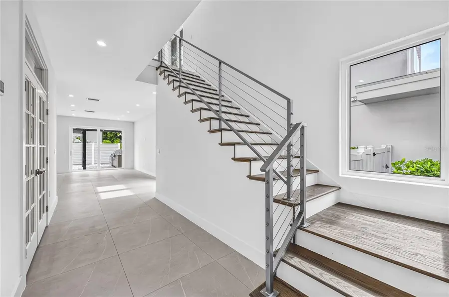 2590 Floyd Street, Sarasota, FL 34239 - #2