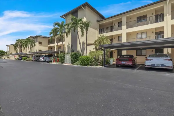 4719 SE 17th Place #105, CAPE CORAL, FL 33904