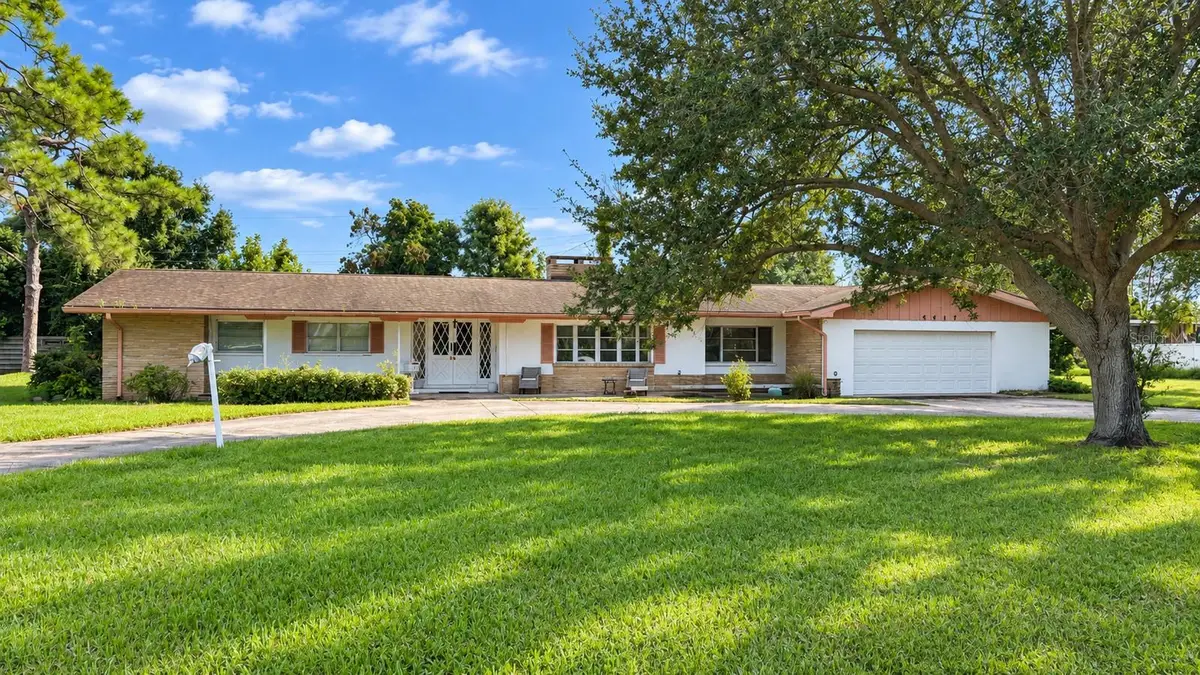 4417 17th Avenue W, Bradenton, FL 34209 - #1
