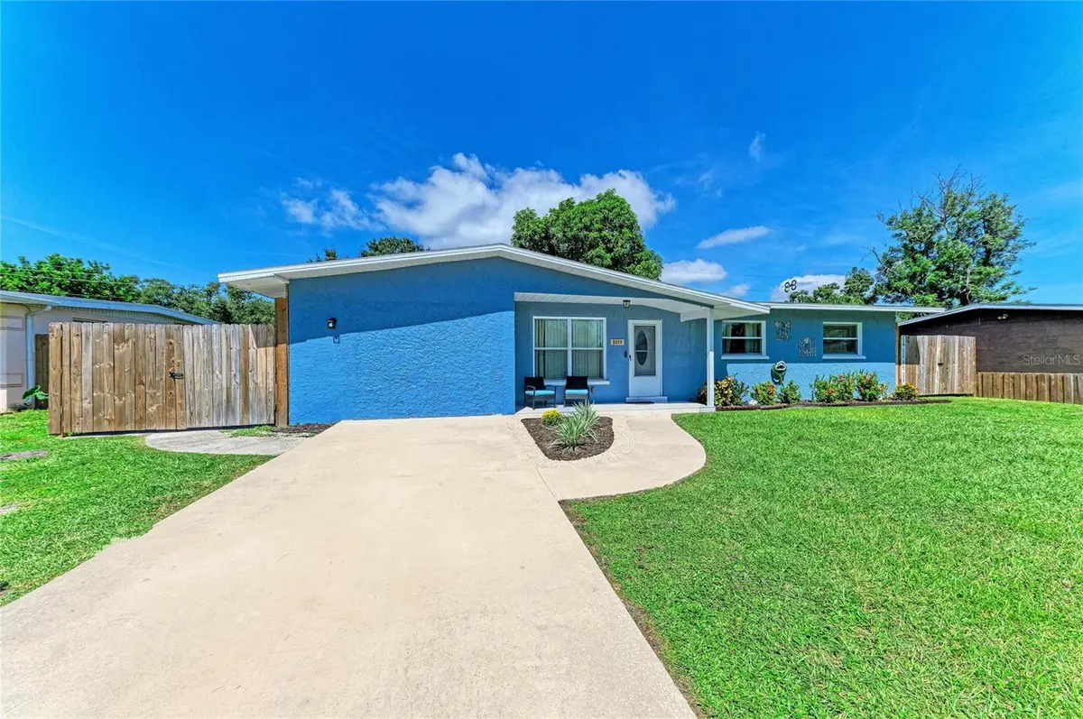 2006 24th Avenue W, Bradenton, FL 34205 - #1