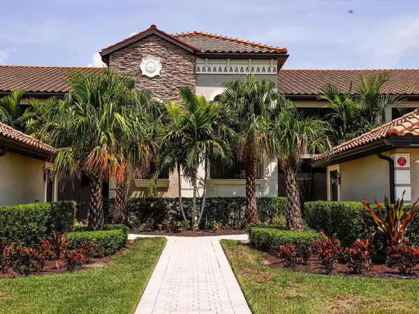 5558 Palmer Circle #101, LAKEWOOD RANCH, FL 34211