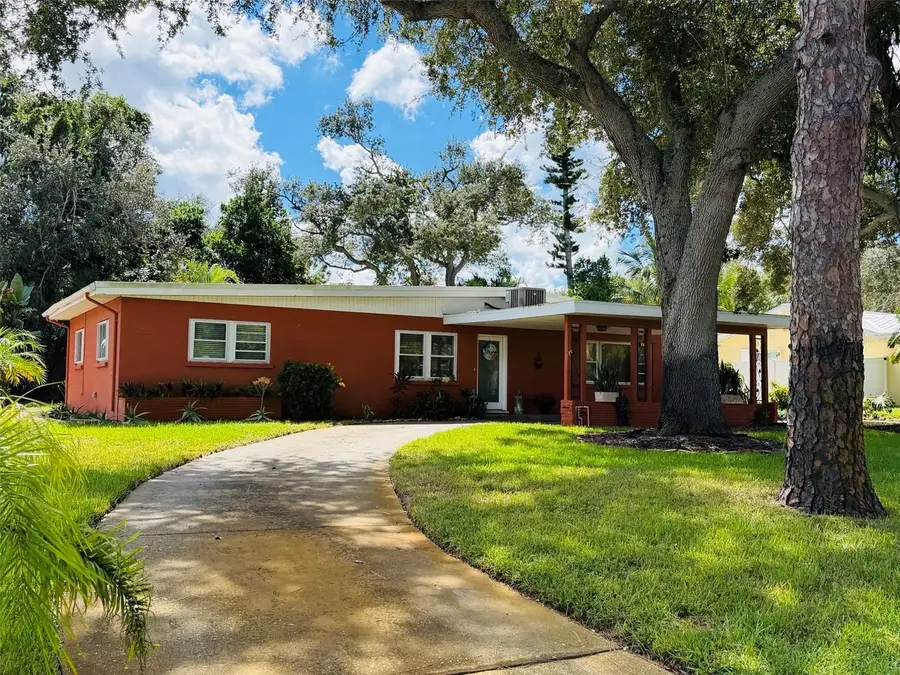 126 Holly Avenue, Sarasota, FL 34243 - #2