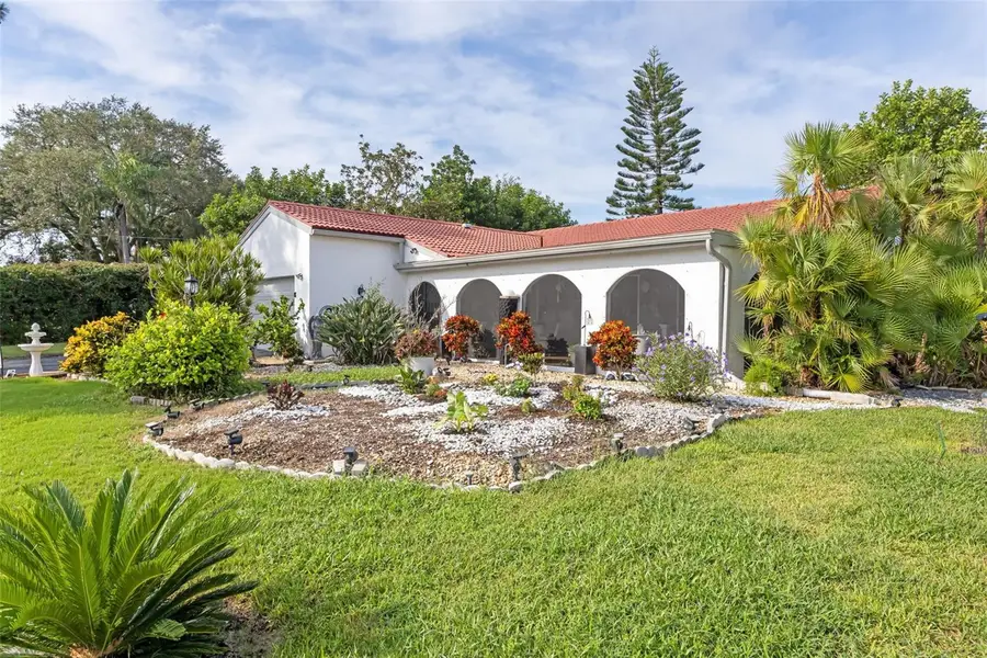 7236 Las Casas Dr, Sarasota, FL 34243 - #3