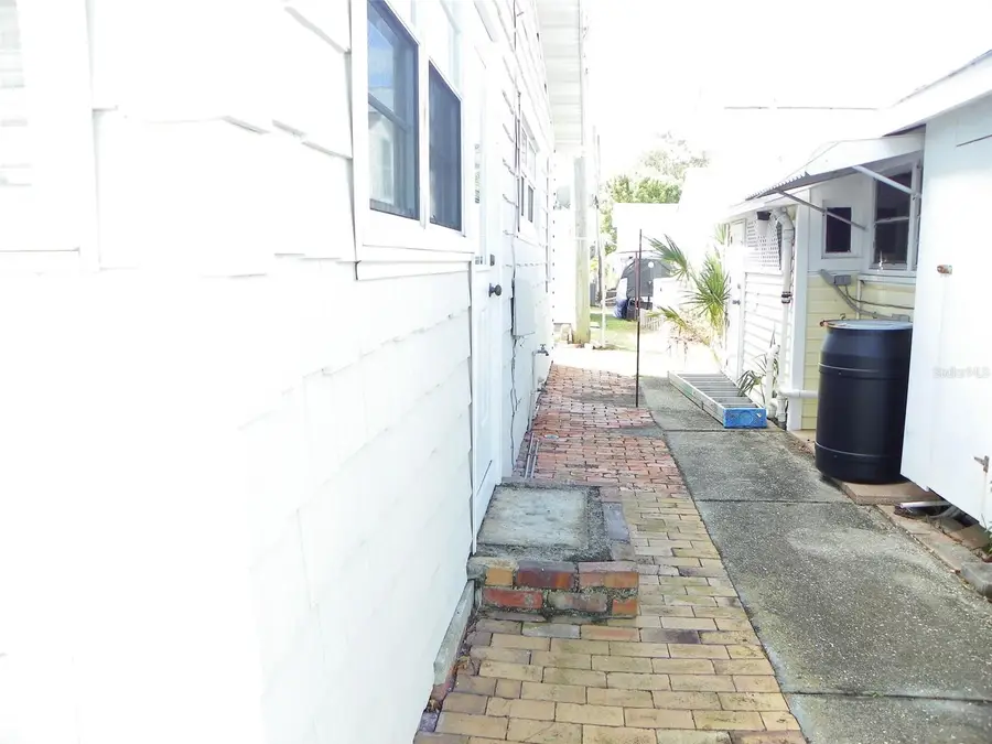 8 Plaza Street E, Bradenton, FL 34208 - #2