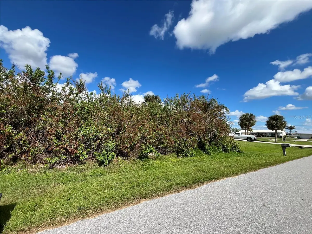 520 Fenton Avenue Nw, Port Charlotte, FL 33952 - Image #1