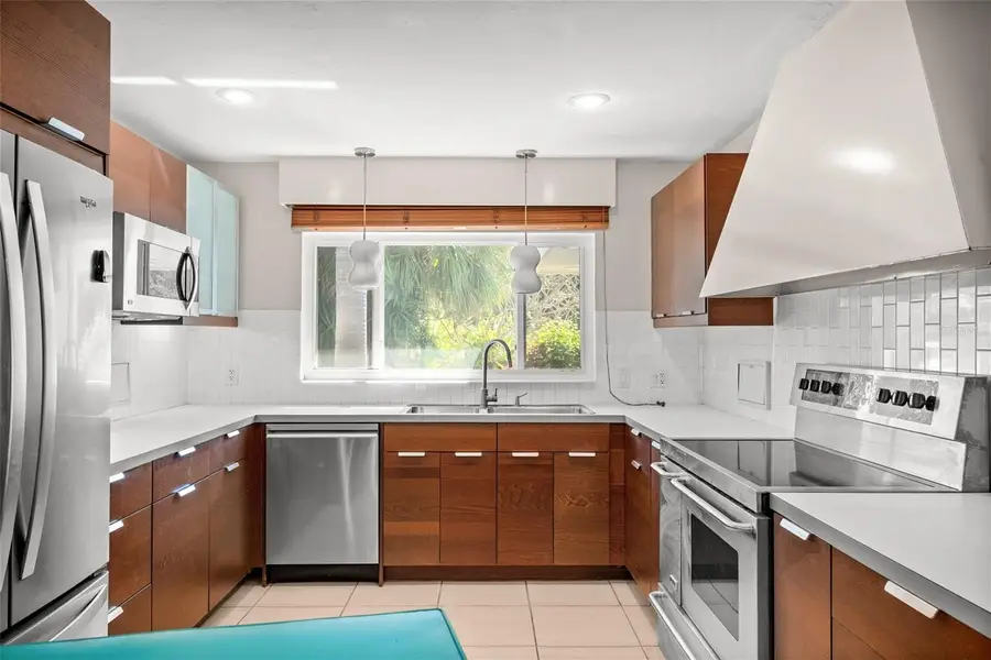 801 Pinellas Point Drive S, Saint Petersburg, FL 33705 - Image #3