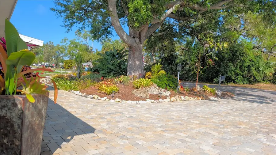 1212 Pineland Avenue, Venice, FL 34285 - #2