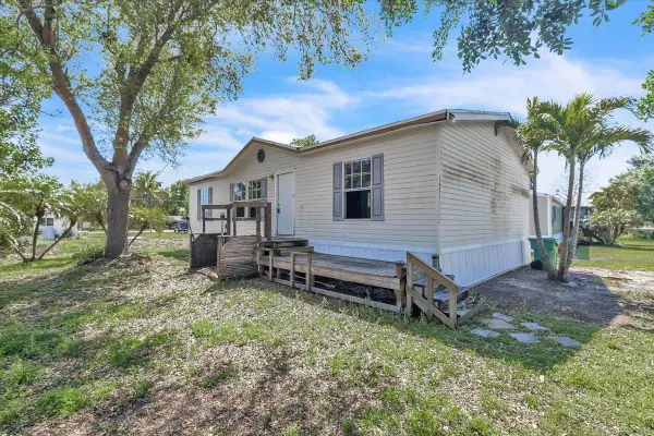 1425 Hickory Avenue, PUNTA GORDA, FL 33950