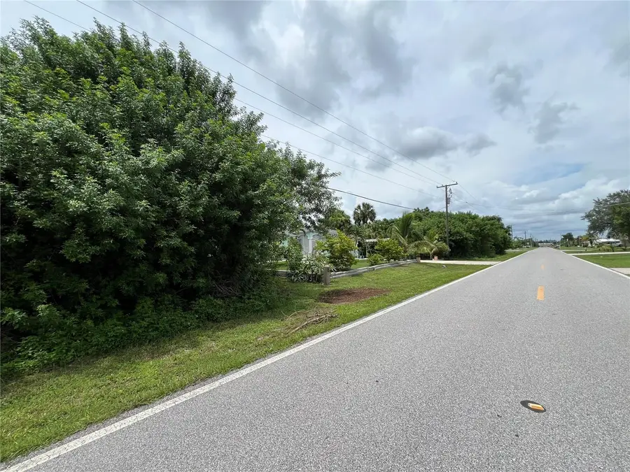 570 W Tarpon Boulevard Nw, Port Charlotte, FL 33952 - #3