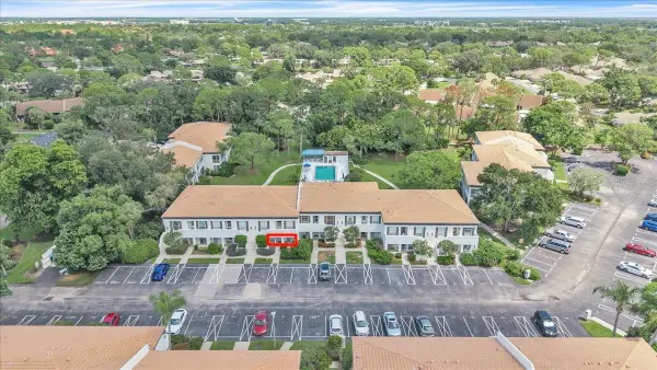 5209 Wedgewood Lane #17, SARASOTA, FL 34235