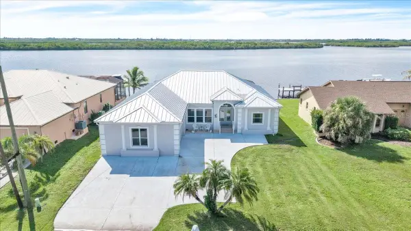 3772 Peace River Drive, PUNTA GORDA, FL 33983