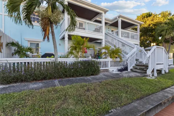 5202 Beach Drive Se #D, ST PETERSBURG, FL 33705