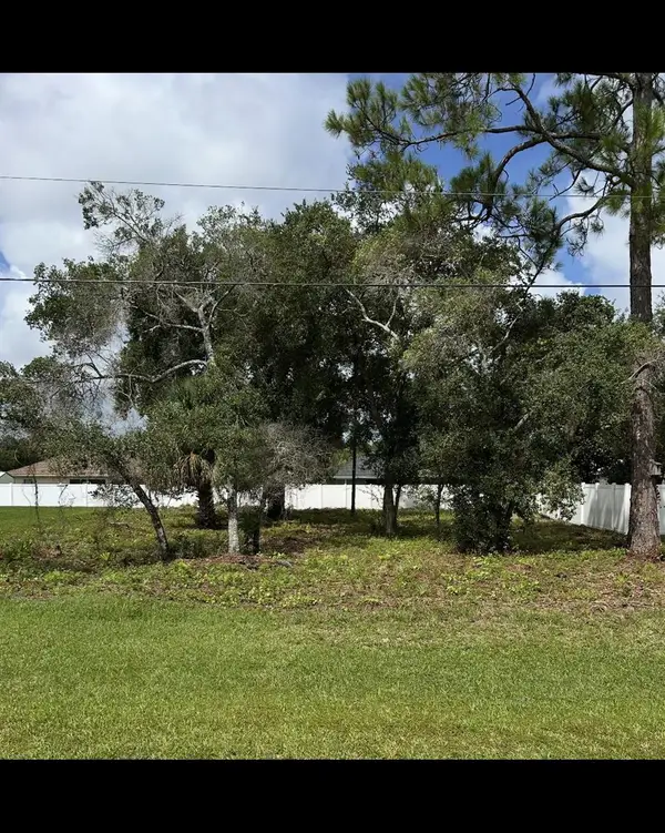 10 Ziegfeld Place, PALM COAST, FL 32164