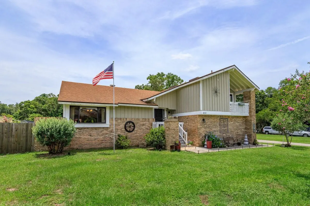 800 Lakeview Avenue, Mount Dora, FL 32757 - Image #1