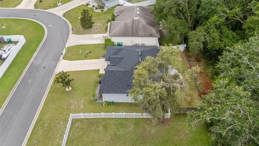427 Cierra Oaks Circle, Lady Lake, FL 32159 - Image #2