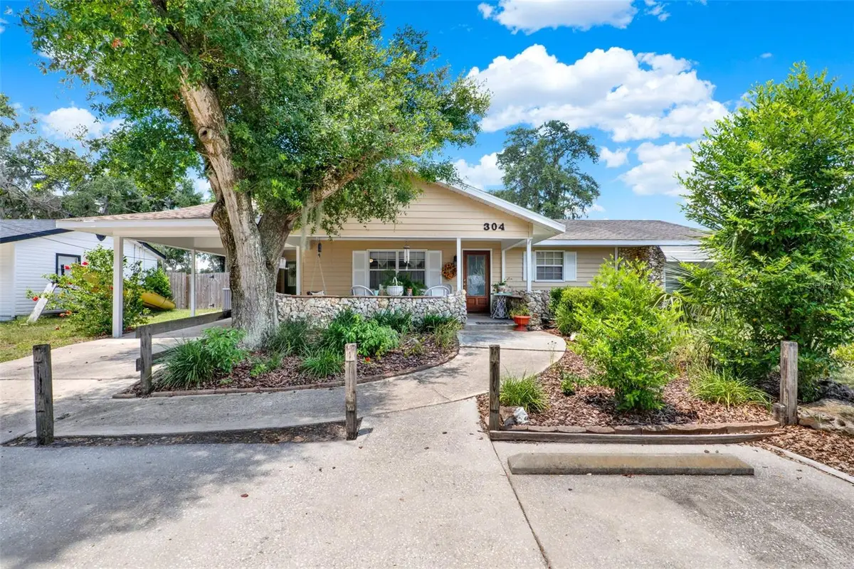 304 N Iona Avenue, Fruitland Park, FL 34731 - Image #1