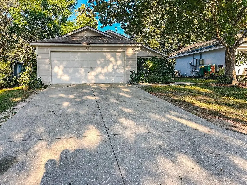 704 Kenmoore Court, Eustis, FL 32726 - Image #1