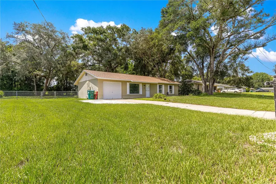998 Hibiscus Street, Lady Lake, FL 32159 - Image #3