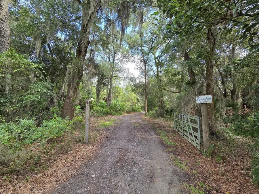 17755 Se 283rd Avenue, Umatilla, FL 32784 - Image #2