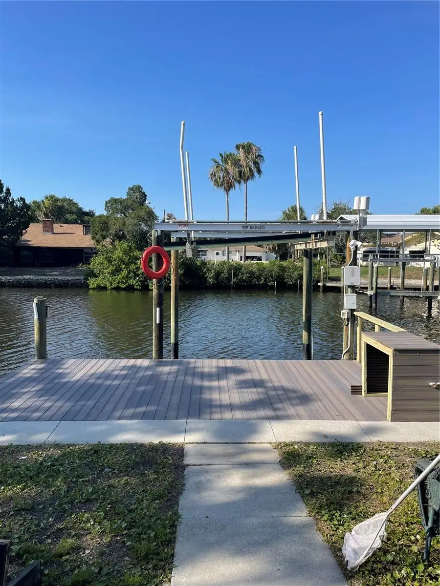 11711 W Bayshore Drive, Crystal River, FL 34429 - Image #2