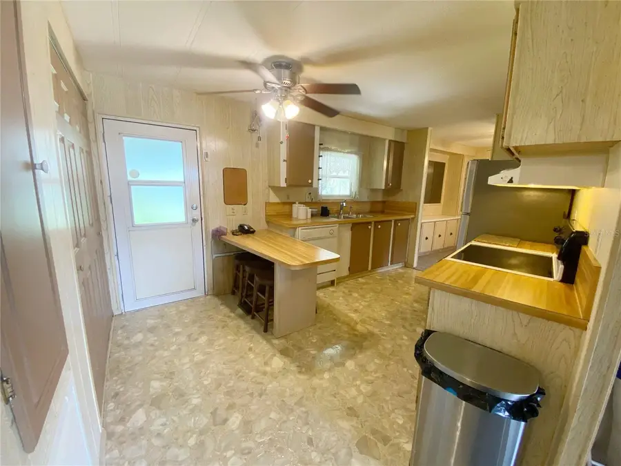 348 Ivanhoe Circle, Lady Lake, FL 32159 - Image #3