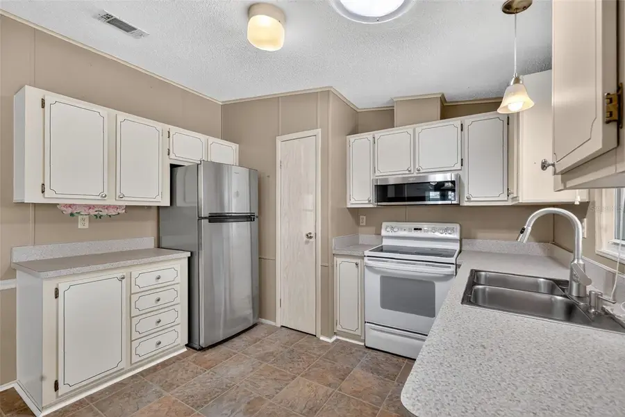 622 Jennifer Drive, The Villages, FL 32159 - Image #3