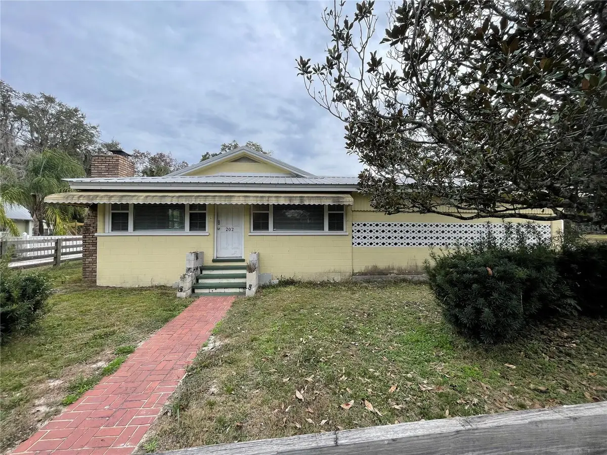 202 S Warfield Avenue, Wildwood, FL 34785 - Image #1