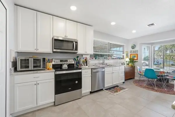 17 E Live Oak Avenue, Yalaha, FL 34797 - Image #3