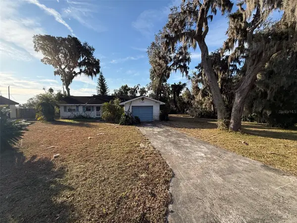 109 E Cedar Street, HOWEY IN THE HILLS, FL 34737