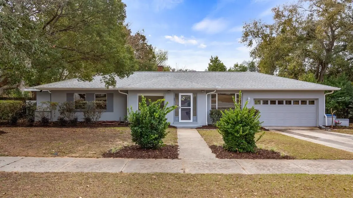 107 E Magnolia Avenue, Howey In The Hills, FL 34737 - #1