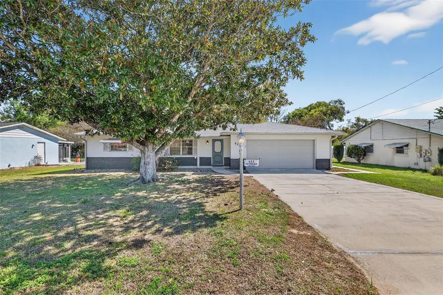 623 Third Avenue, Lady Lake, FL 32159 - #2