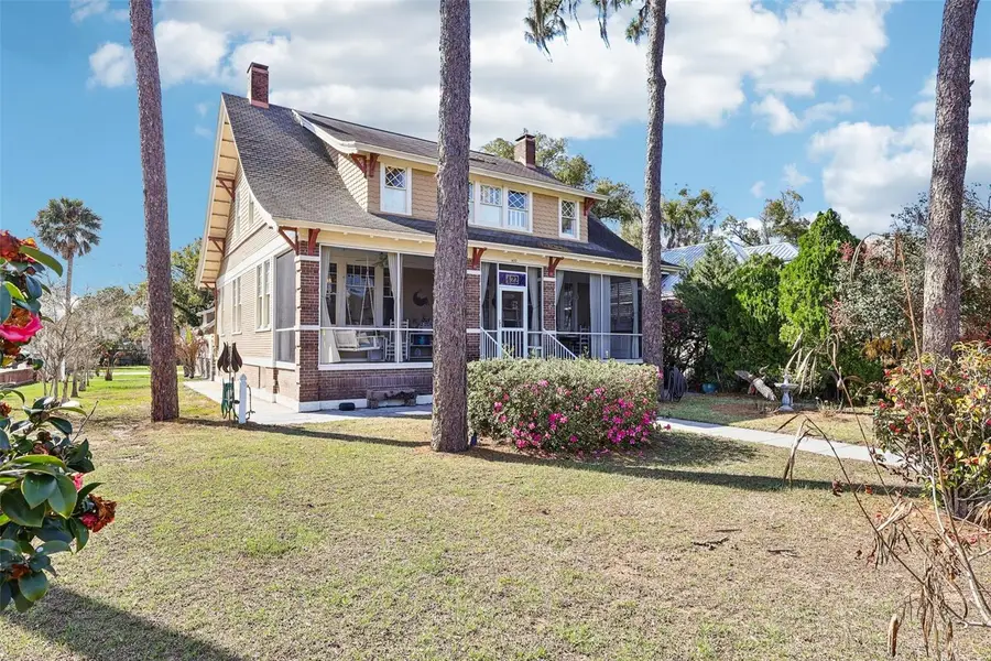 422 S Center Street, Eustis, FL 32726 - #3