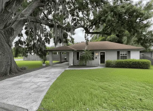 1413 Orange Avenue, TAVARES, FL 32778