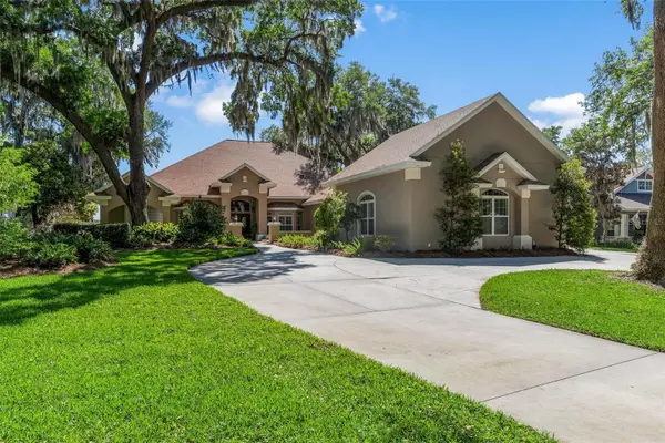 926 Hawk Landing, FRUITLAND PARK, FL 34731