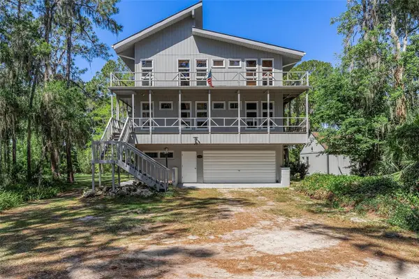 7373 Circle Drive, LADY LAKE, FL 32159