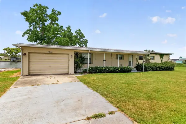 1610 Sunshine Lane, TAVARES, FL 32778