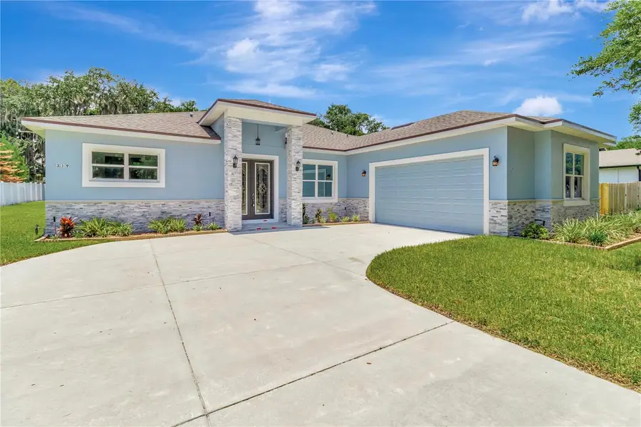 319 Water Shore Drive, Leesburg, FL 34748 - #2