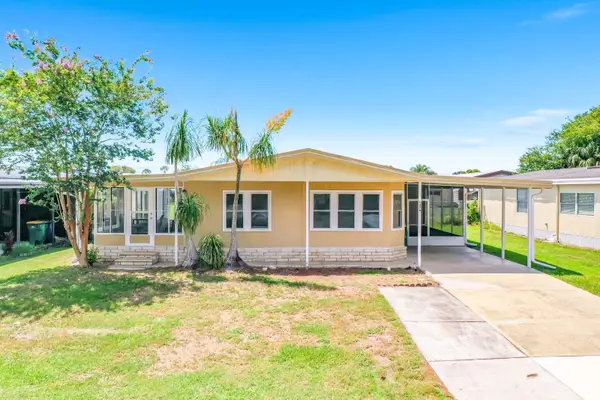 1676 Elkhart Circle, TAVARES, FL 32778