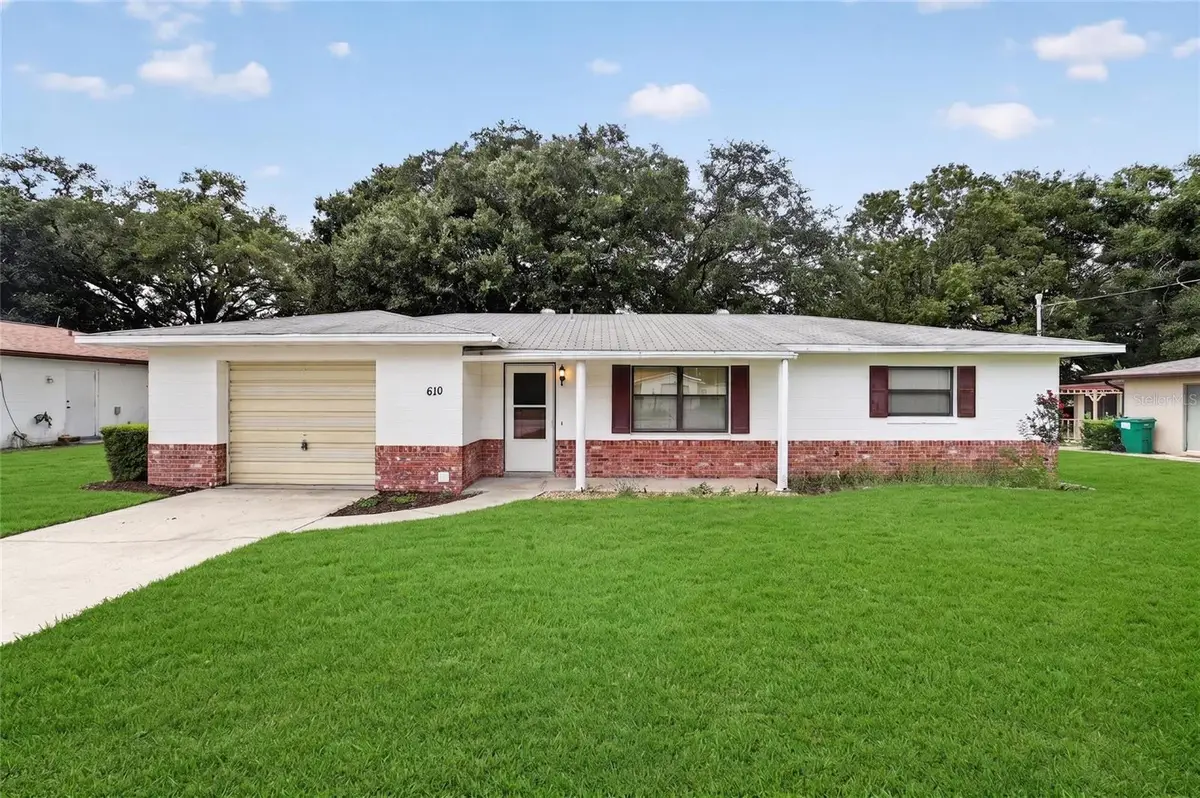 610 Fourth Avenue, Lady Lake, FL 32159 - #1