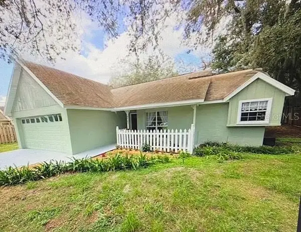 40107 Oakridge Drive, LADY LAKE, FL 32159