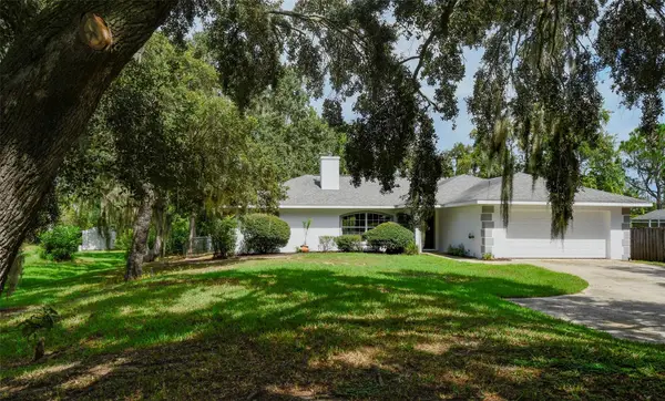 12525 Pine Glen Drive, LEESBURG, FL 34788