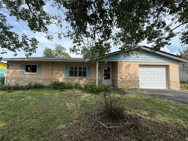 474 Winners Circle, LADY LAKE, FL 32159