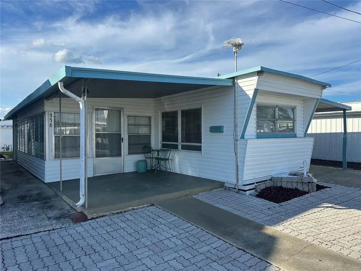 558 Sinclair Circle, Tavares, FL 32778 - #1