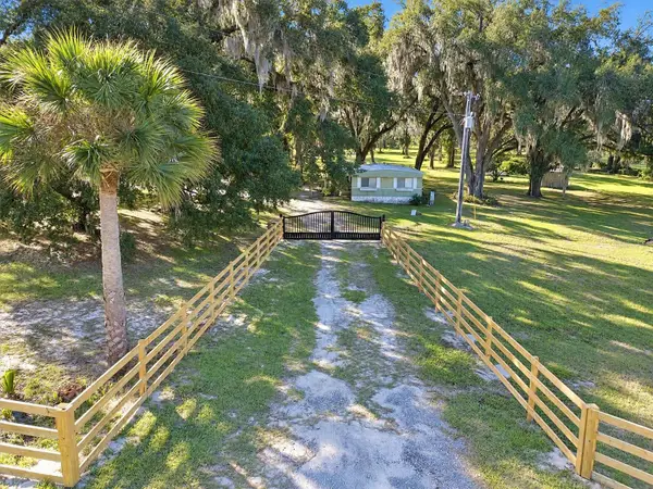 2930 Griffin Avenue, LADY LAKE, FL 32159